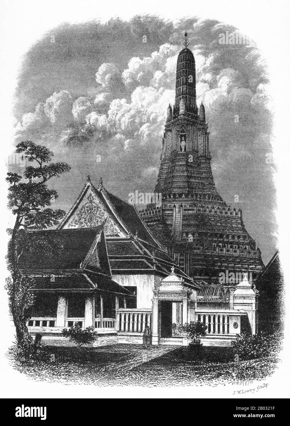 Wat Arun Rajwararam (Tempel der Dämmerung), vollständiger Name Wat Arunratchawararam Ratchaworamahawihan, ist ein thailändisch-buddhistischer Tempel am Thonburi-Westufer am Fluss Chao Phraya in Bangkok. Benannt ist es nach Aruna, dem indischen Gott der Dämmerung. Seit der Ayutthayan-Zeit (1351 - 1767) steht hier ein Kloster, aber das herausragende Merkmal des Tempels, der zentrale Prang im Khmer-Stil, wurde erst im Jahre 1809 während der Herrschaft von König Buddha Loetla Nabhalai (Rama II.) begonnen. Stockfoto