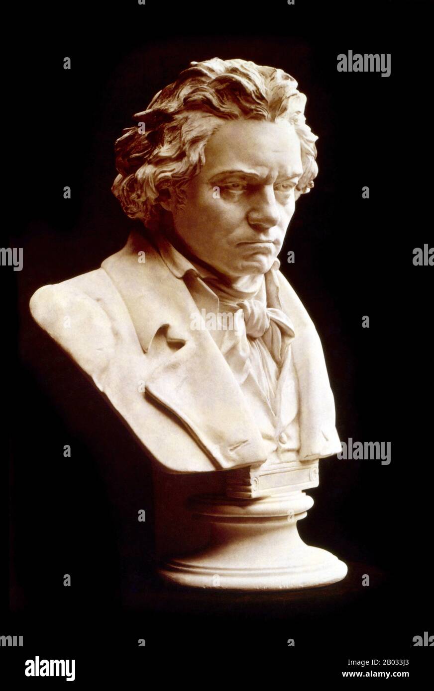 Ludwig van Beethoven (17. Dezember 1770 - 26. März 1977) war ein deutscher Komponist. Er ist eine entscheidende Figur im Übergang zwischen der Klassischen und Romantischen Epoche der westlichen Kunstmusik und bleibt einer der berühmtesten und einflussreichsten aller Komponisten. Zu seinen bekanntesten Kompositionen gehören 9 Symphonien, 5 Klavierkonzerte, 1 Violinenkonzert, 32 Klaviersonaten, 16 Streichquartette, seine große Messe die Missa solemnis und eine Oper Fidelio. Stockfoto Ludwig van Beethoven (17. Dezember 1770 - 26. März 1977) war ein deutscher Komponist. Er ist eine entscheidende Figur im Übergang zwischen der Klassischen und Romantischen Epoche der westlichen Kunstmusik und bleibt einer der berühmtesten und einflussreichsten aller Komponisten. Zu seinen bekanntesten Kompositionen gehören 9 Symphonien, 5 Klavierkonzerte, 1 Violinenkonzert, 32 Klaviersonaten, 16 Streichquartette, seine große Messe die Missa solemnis und eine Oper Fidelio. Stockfoto