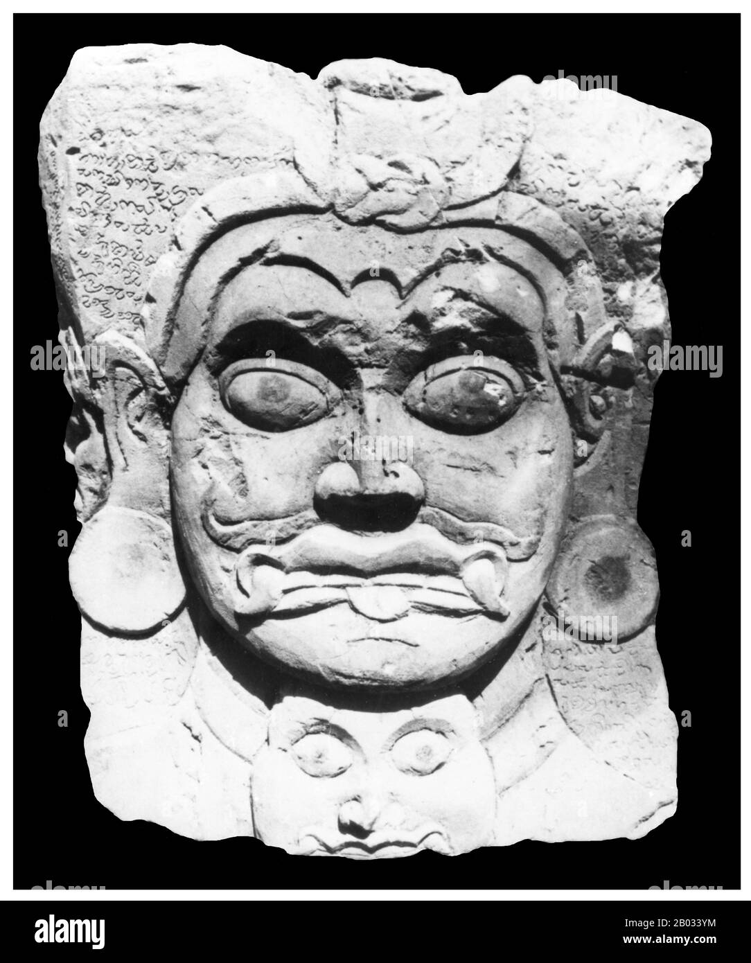 Der Buddhismus auf den Malediven war die vorherrschende Religion mindestens bis zum 12. Jahrhundert vor Christus. Es ist nicht klar, wie der Buddhismus auf den Inseln eingeführt wurde, obwohl es eine Reihe konkurrierender Theorien gibt. Die vorherrschende Ansicht ist, dass sie mit der Expansion der singhalesischen Menschen aus dem benachbarten Sri Lanka eingeführt wurde, die vor allem buddhistisch sind. Im Februar 2012 erzwang eine Gruppe islamischer Extremisten den Weg ins Nationalmuseum in Male und griff die Sammlung vorislamischer Skulpturen des Museums an, zerstörte oder beschädigte nahezu die gesamte Sammlung etwa dreißig Hindu- und Buddhi-Menschen Stockfoto