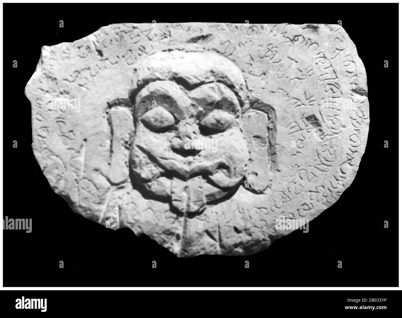 Der Buddhismus auf den Malediven war die vorherrschende Religion mindestens bis zum 12. Jahrhundert vor Christus. Es ist nicht klar, wie der Buddhismus auf den Inseln eingeführt wurde, obwohl es eine Reihe konkurrierender Theorien gibt. Die vorherrschende Ansicht ist, dass sie mit der Expansion der singhalesischen Menschen aus dem benachbarten Sri Lanka eingeführt wurde, die vor allem buddhistisch sind. Im Februar 2012 erzwang eine Gruppe islamischer Extremisten den Weg ins Nationalmuseum in Male und griff die Sammlung vorislamischer Skulpturen des Museums an, zerstörte oder beschädigte nahezu die gesamte Sammlung etwa dreißig Hindu- und Buddhi-Menschen Stockfoto