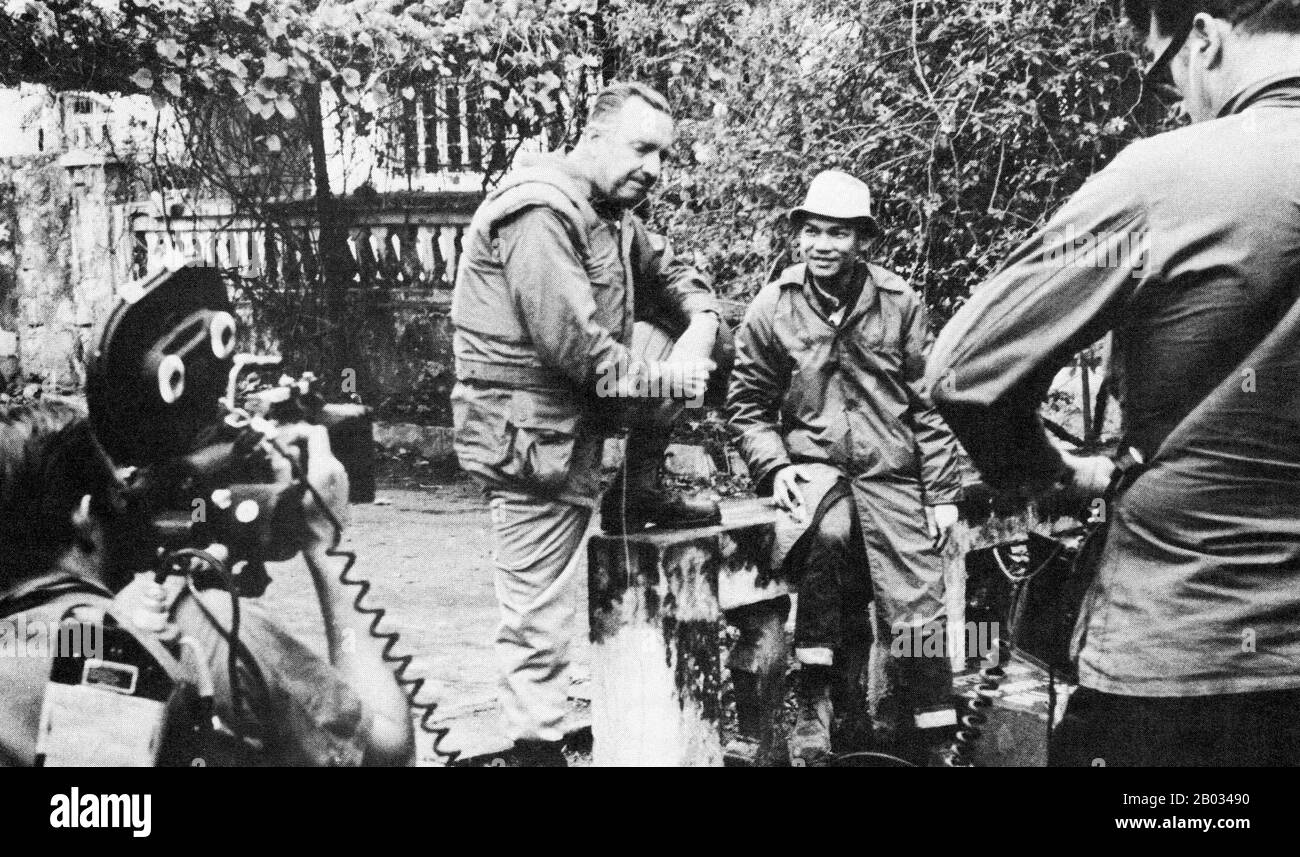 Walter Leland Cronkite, Jr. (* 4. November 1916; † 17. Juli 2009) war ein US-amerikanischer Rundfunkjournalist, der 19 Jahre lang (1962-81) für die CBS Evening News am bekanntesten war. Die Tet-Offensive war eine militärische Kampagne während des Vietnamkriegs, die am 31. Januar 1968 begann. Reguläre und irreguläre Streitkräfte der Volksarmee Vietnams sowie Widerstandskämpfer der NLF (Viet Cong) kämpften gegen die Streitkräfte der Republik Vietnam (Südvietnamesen), der Vereinigten Staaten und deren Verbündete. Stockfoto