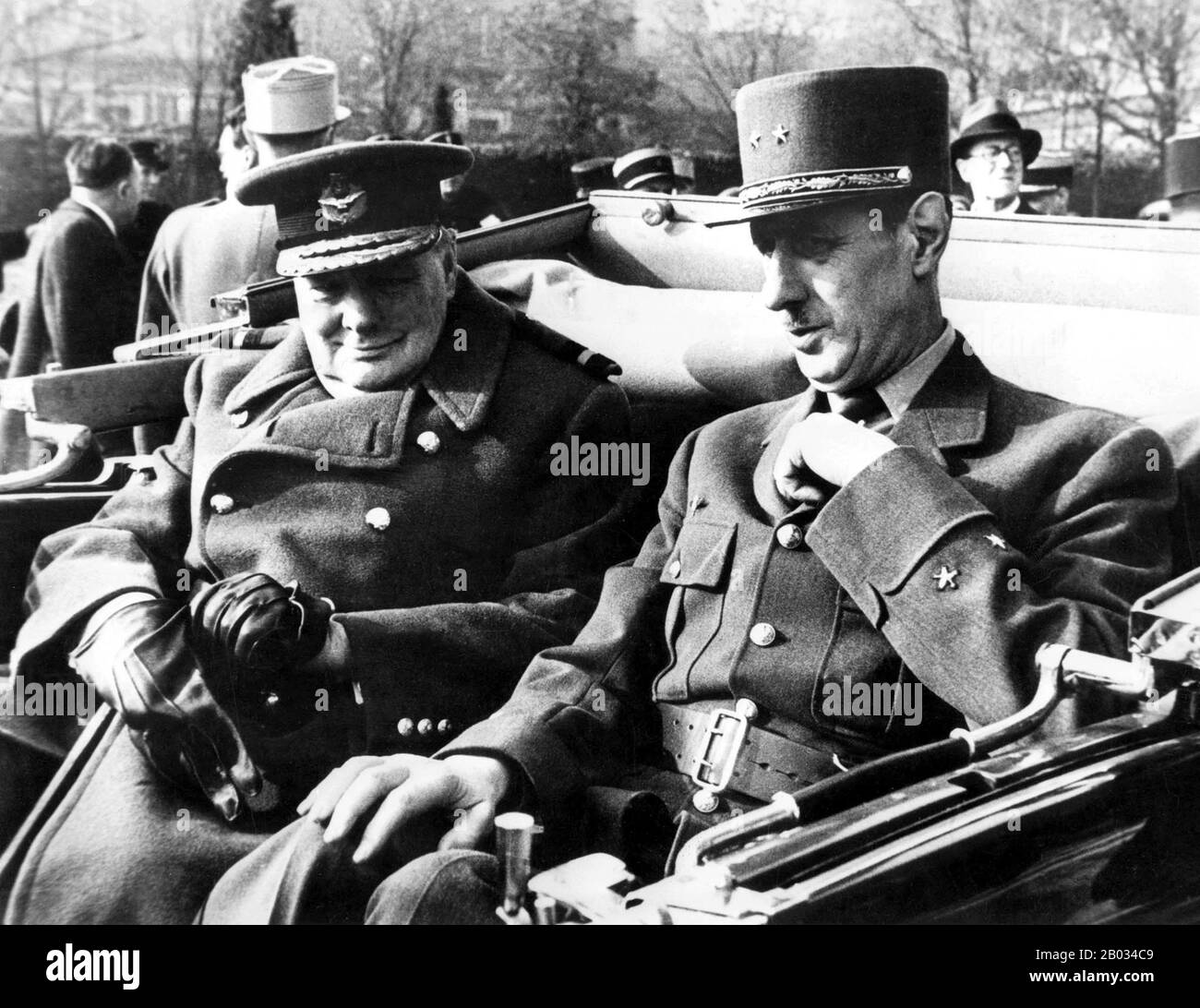 Charles Andre Joseph Marie de Gaulle (22. November 1890 - 9. November 1970) war ein französischer Militärgeneral und Staatsmann. Er war Führer des Freien Frankreich (1940-44) und Chef der Provisorischen Regierung der französischen Republik (1944-46). 1958 gründete er die Fünfte Republik und wurde zum 18. Französischen Staatspräsidenten gewählt, eine Position, die er bis zu seinem Rücktritt 1969 innehatte. Er war die dominierende Persönlichkeit Frankreichs während der Zeit des Kalten Krieges und seine Erinnerung beeinflusst weiterhin die französische Politik. Stockfoto