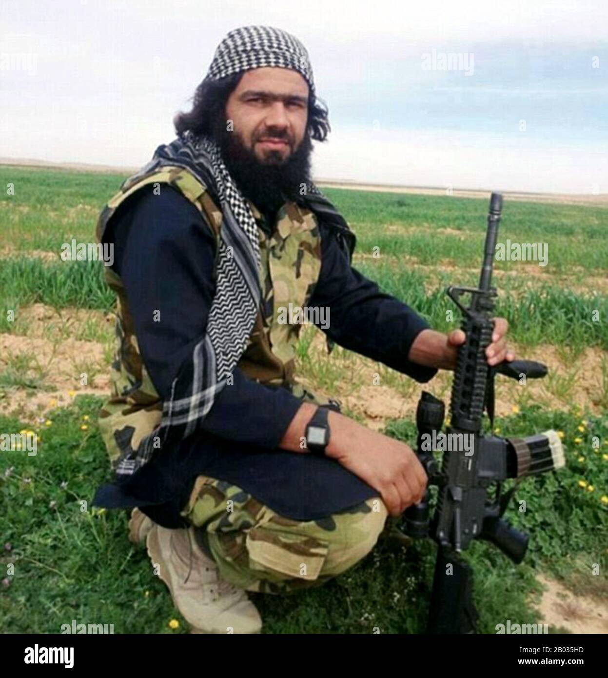 Der Shaker Wahib al-Fahdawi al-Dulaimi (1986 - 6. Mai 2016), besser bekannt als Abu Waheeb ("Vater des Großzügigen"), war ein Führer der militanten Gruppe Islamischer Staat im Irak und der Levante in Anbar im Irak. Er war bekannt für die Hinrichtung von drei syrischen Alawite-Lastwagenfahrern im Irak im Sommer 2013, als Chef der Al Anbar Lions. Er und drei weitere wurden im Mai 2016 bei einem von den Vereinigten Staaten geführten Koalitions-Luftangriff getötet, so das US-Verteidigungsministerium. Stockfoto