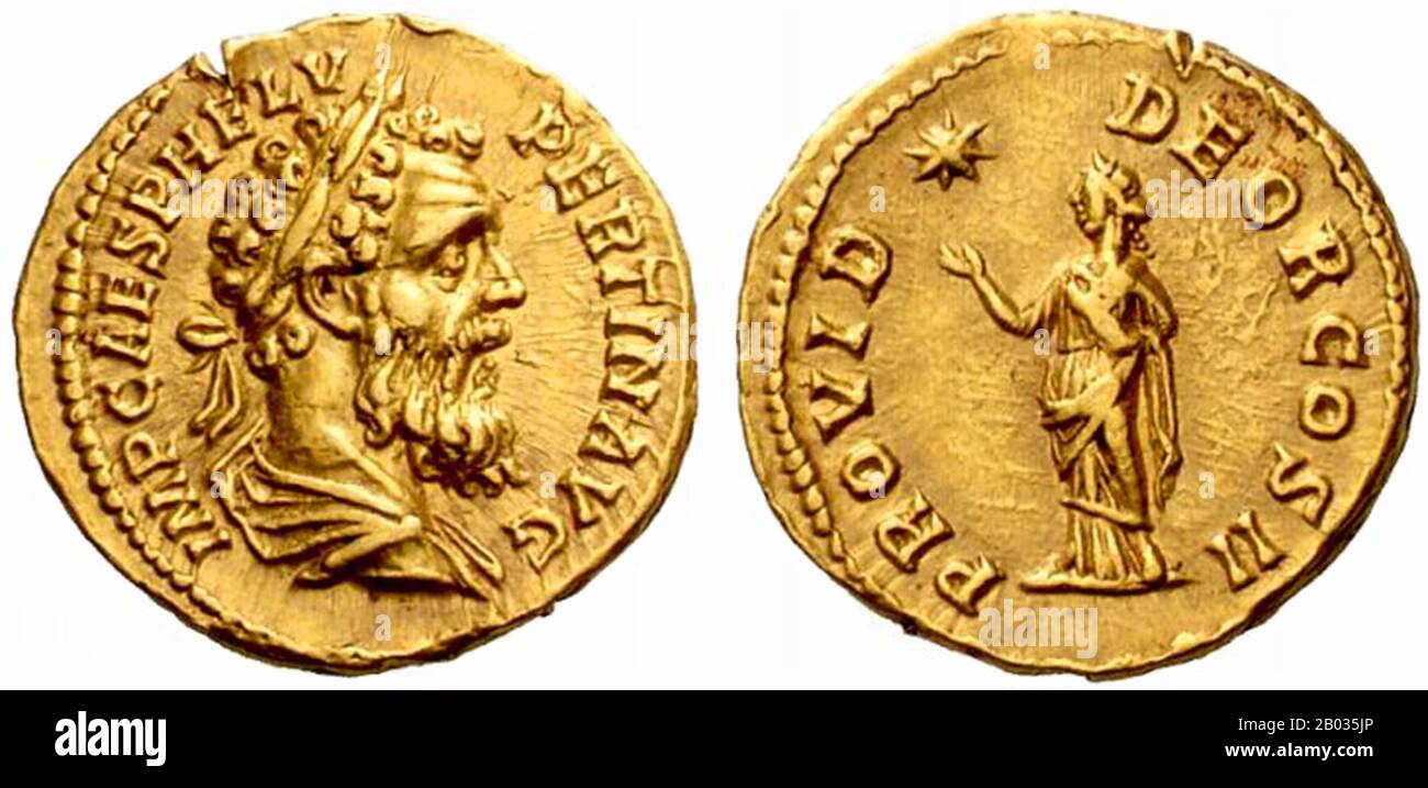 Pertinax (126 - 193 CE) wurde als Sohn eines befreiten Sklaven geboren und arbeitete als Lehrer, bevor er Offizier in der Armee wurde. Erfolgreiche Kampagnen gegen die Parther sahen ihn in Rang und Prestige, wobei Pertinax schließlich Mitglied des Senats werden sollte. Pertinax wurde nach dem Tod von Commodus von der Prätorianergarde zum Kaiser ausgerufen, wo er sofort mehrere weitreichende Reformen in die Wege zu leiten versuchte. Eine dieser Reformen war die Wiederherstellung der Disziplin unter der verwöhnten Praetorian-Garde, die Feinde machte, die letztendlich zu Pertinax Ermordung durch Mitglieder der Gua führten Stockfoto