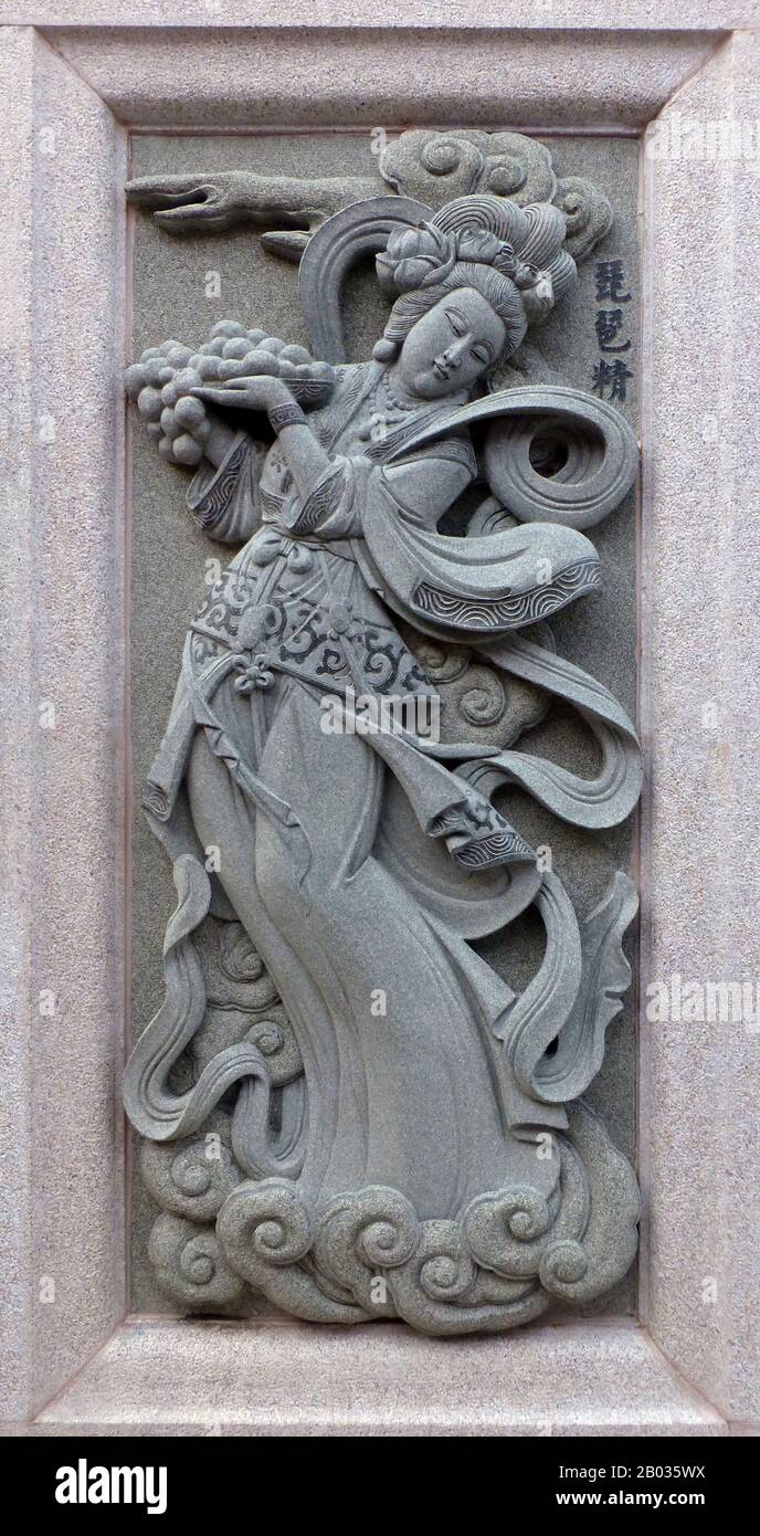Malaysia/China: Die Spirituose Pipa Jing, die ihre Rolle im Roman Fengshen Yanyi aus der Ming-Dynastie des 16. Jahrhunderts darstellt. Vom Ping Sien Si Tempel, Pasir Panjang Lang. Foto: Anandajoti (CC VON 2,0). Pipa Jing war eine fiktive Figur im Roman der Ming-Dynastie „Fengshen Yanyi“. Sie war eine Yaojing (Dämon/Geist), die von einer Jade-Pipa (Musikinstrument) abgelöst wurde und von der chinesischen Göttin Nuwa gerufen wurde, um Chaos in die Shang-Dynastie zu bringen, nachdem König Zhou von Shang sie in ihrem eigenen Tempel beleidigt hatte. Stockfoto