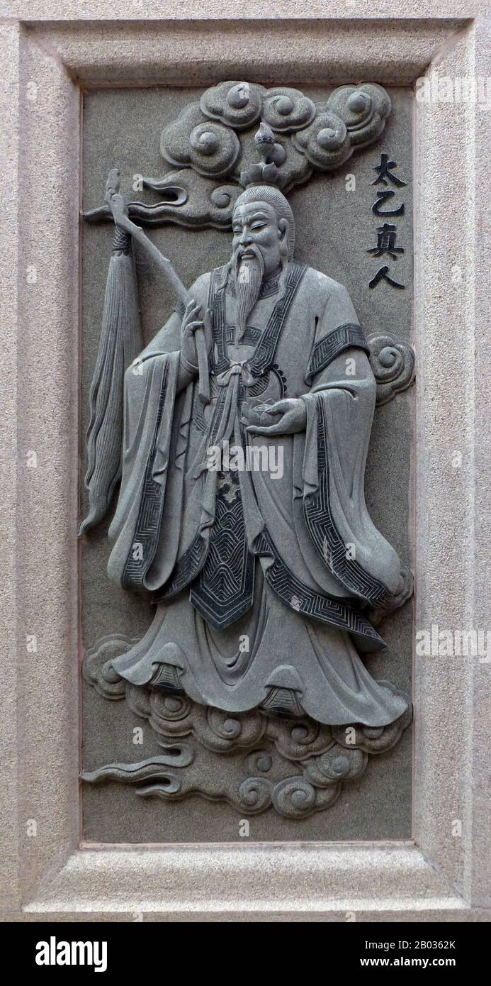 Malaysia/China: Schnitzerei des "Supermanns" Taiyi Zhenren, der seine Rolle im Roman Fengshen Yanyi aus der Ming-Dynastie des 16. Jahrhunderts darstellt ("Investitur der Götter"). Vom Ping Sien Si Tempel, Pasir Panjang Lang. Foto: Anandajoti (CC VON 2,0). Taiyi Zhenren ist ein „Supermann“ in der chinesischen Folklore und eine wichtige Figur im Roman „Fengshen Yanyi“ der Ming-Dynastie. Sein Vorname bedeutet „ursprüngliche Einheit von Yin und Yang“, während sein Nachname ein Daoistischer Begriff für „perfekter Mensch“ ist. Er war die Reinkarnation von Tang von Shang, dem ersten Kaiser der Shang Dynastie. Stockfoto