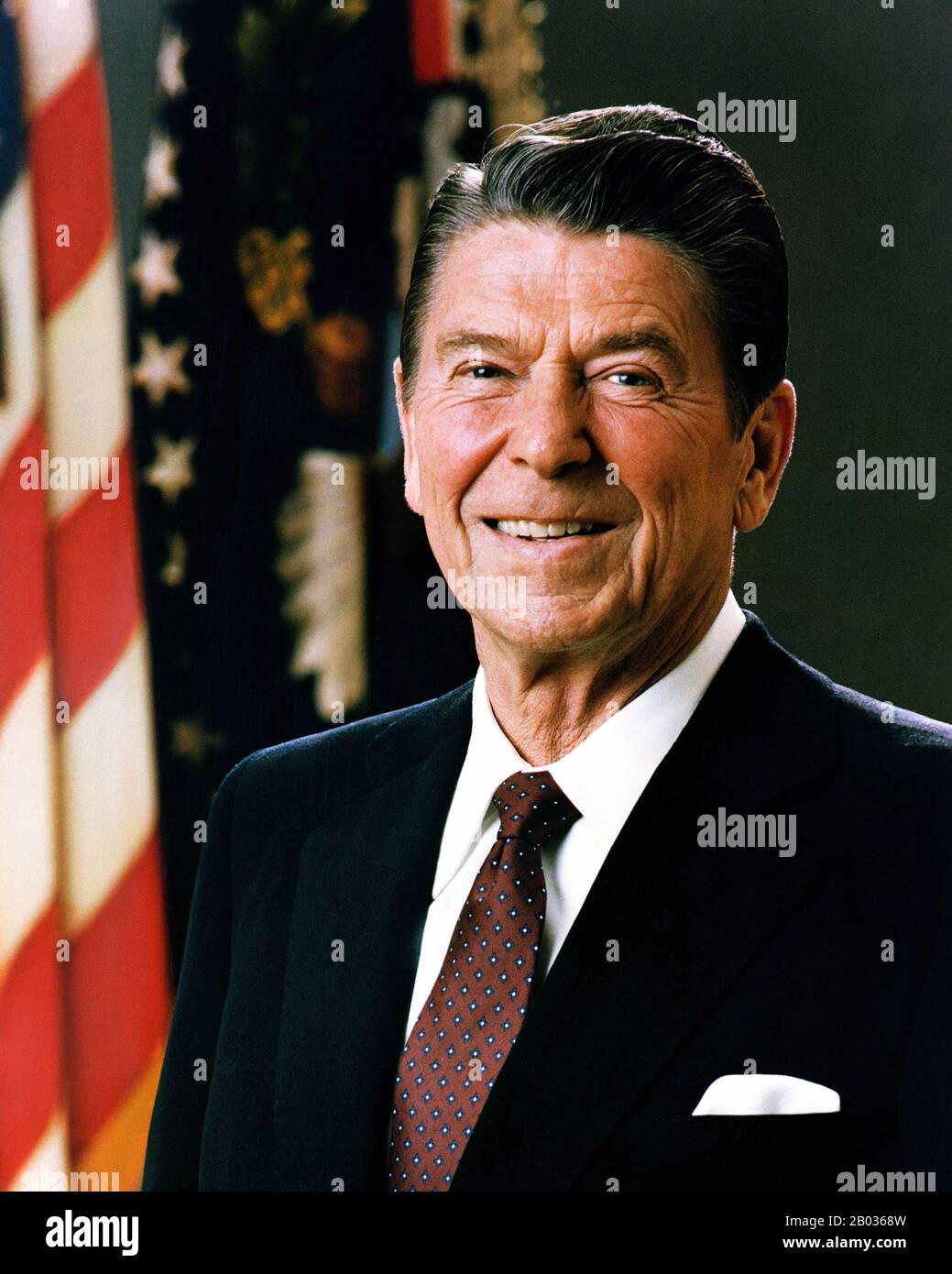 Ronald Wilson Reagan (6. Februar 1911 - 5. Juni 2004, Republikaner) war ein US-amerikanischer Politiker und Schauspieler, der von 1981 bis 1989 der 40. Präsident der Vereinigten Staaten war. Vor seiner Präsidentschaft war er von 1967 bis 1975 der 33. Gouverneur von Kalifornien, nach einer Karriere als Hollywood-Schauspieler und gewerkschaftsführer. Stockfoto