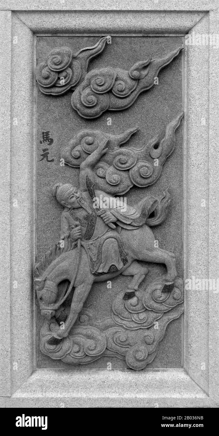China: Die Schnitzerei von Ma Yuan, in der seine Rolle im Roman Fengshen Yanyi aus der Ming-Dynastie des 16. Jahrhunderts ("die GötterInvestitur") dargestellt wird. Vom Ping Sien Si Tempel, Pasir Panjang Lang. Foto: Anandajoti (CC VON 2,0). MA Yuan war eine Figur aus dem klassischen Roman der Ming-Dynastie „Fengshen Yanyi“. MA Yuan wird als unsterblich beschrieben, als erster Äther unsterblich. Er kam schließlich in die Geschichte, um Yin Hong zu helfen, einem von König Zhous irrtümlichen Söhnen. Stockfoto