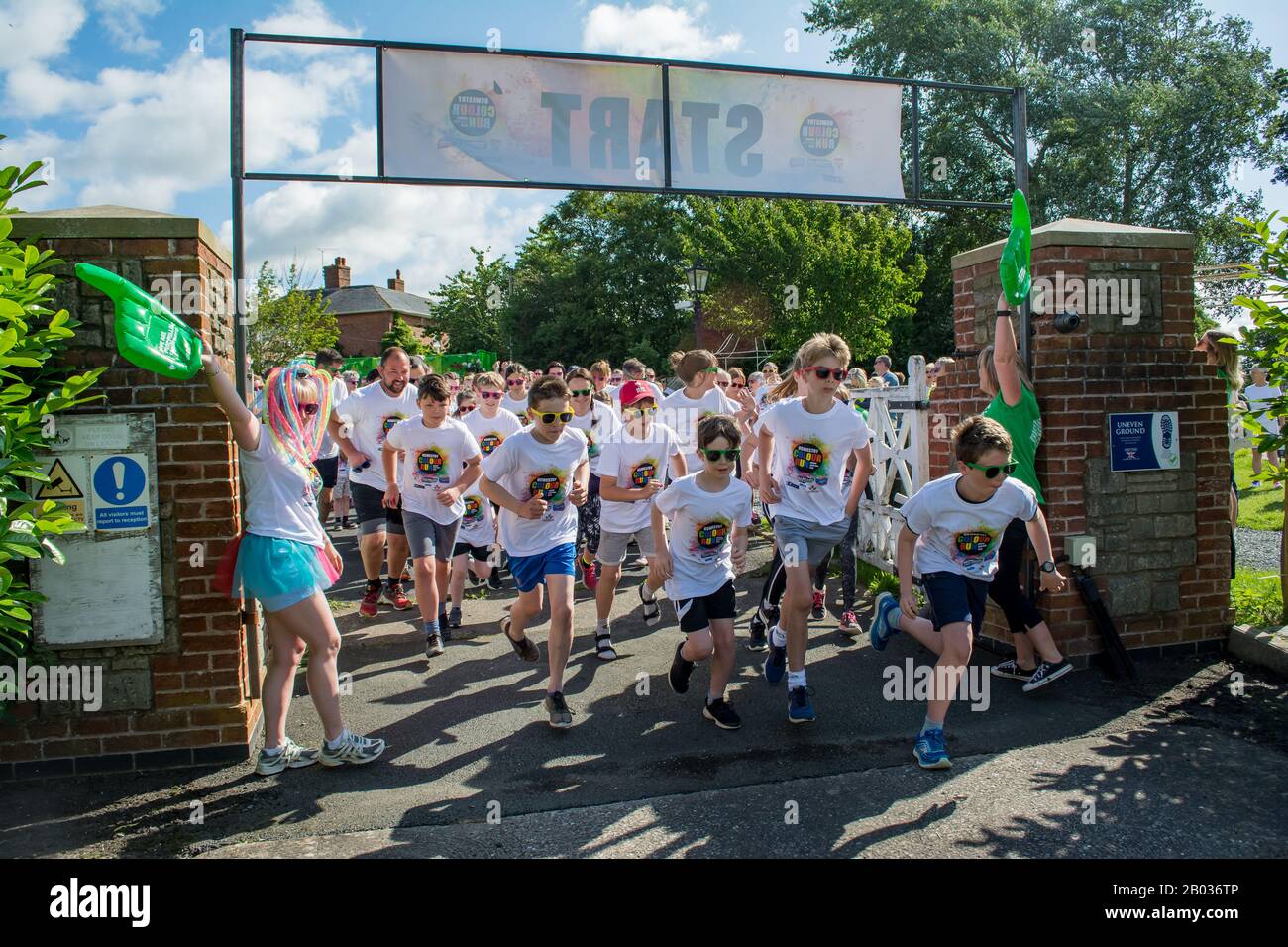 Colur Run in Oswestry Shropshire Als Hilfe für Macmillan Cancer Charity. Stockfoto