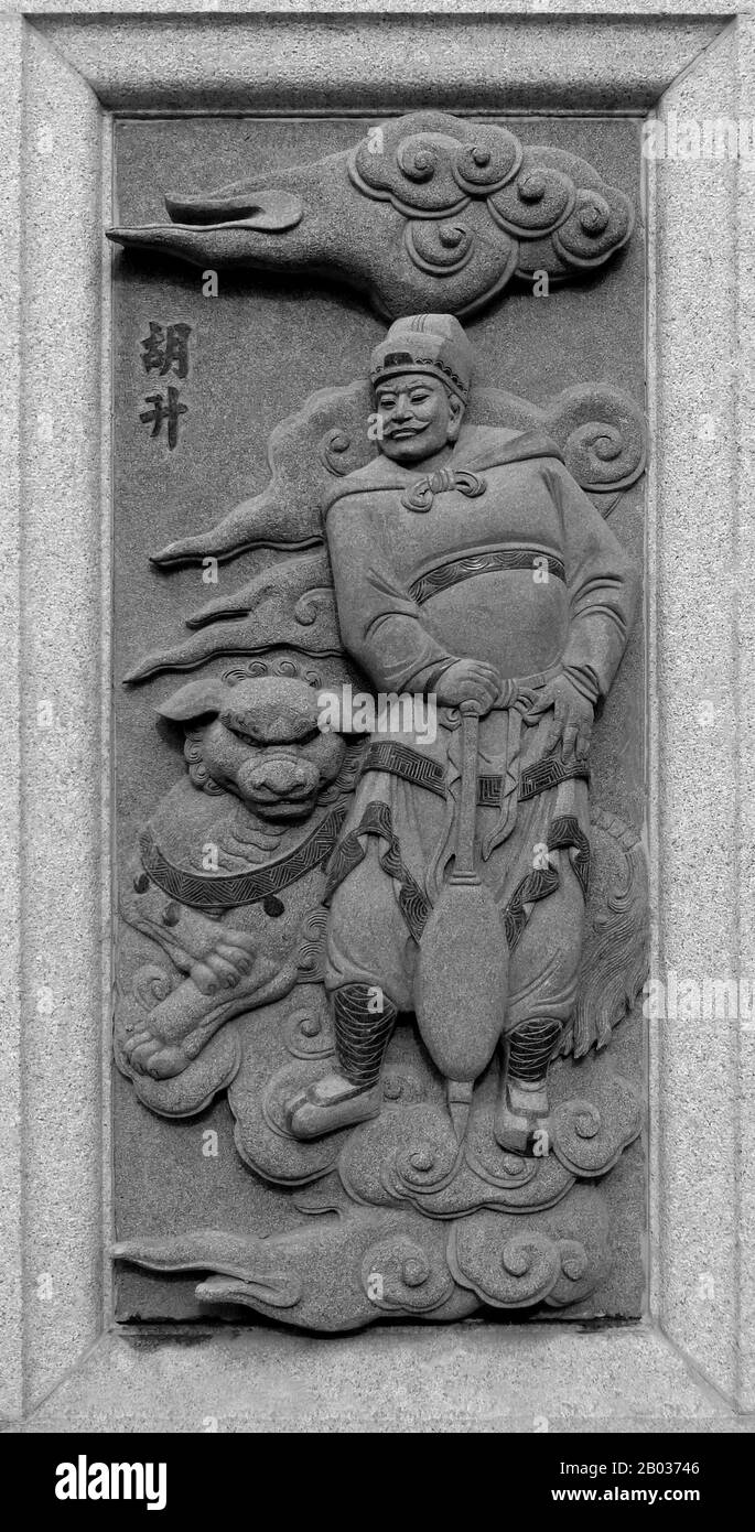 China: Die Schnitzerei von Hu Sheng, in der seine Rolle im Roman Fengshen Yanyi aus der Ming-Dynastie des 16. Jahrhunderts ("die GötterInvestitur") dargestellt wird. Vom Ping Sien Si Tempel, Pasir Panjang Lang. Foto: Anandajoti (CC VON 2,0). HU Sheng war eine Figur aus dem klassischen Roman der Ming-Dynastie „Fengshen Yanyi“. HU Sheng war ein General, der neben Hu Lei die Mo-Generäle als Befehlshaber des Good Dream Pass absetzte, nachdem sie von Huang Tianhua getötet wurden. HU Sheng wurde später auf Befehl des legendären sage Jiang Ziya hingerichtet. Stockfoto