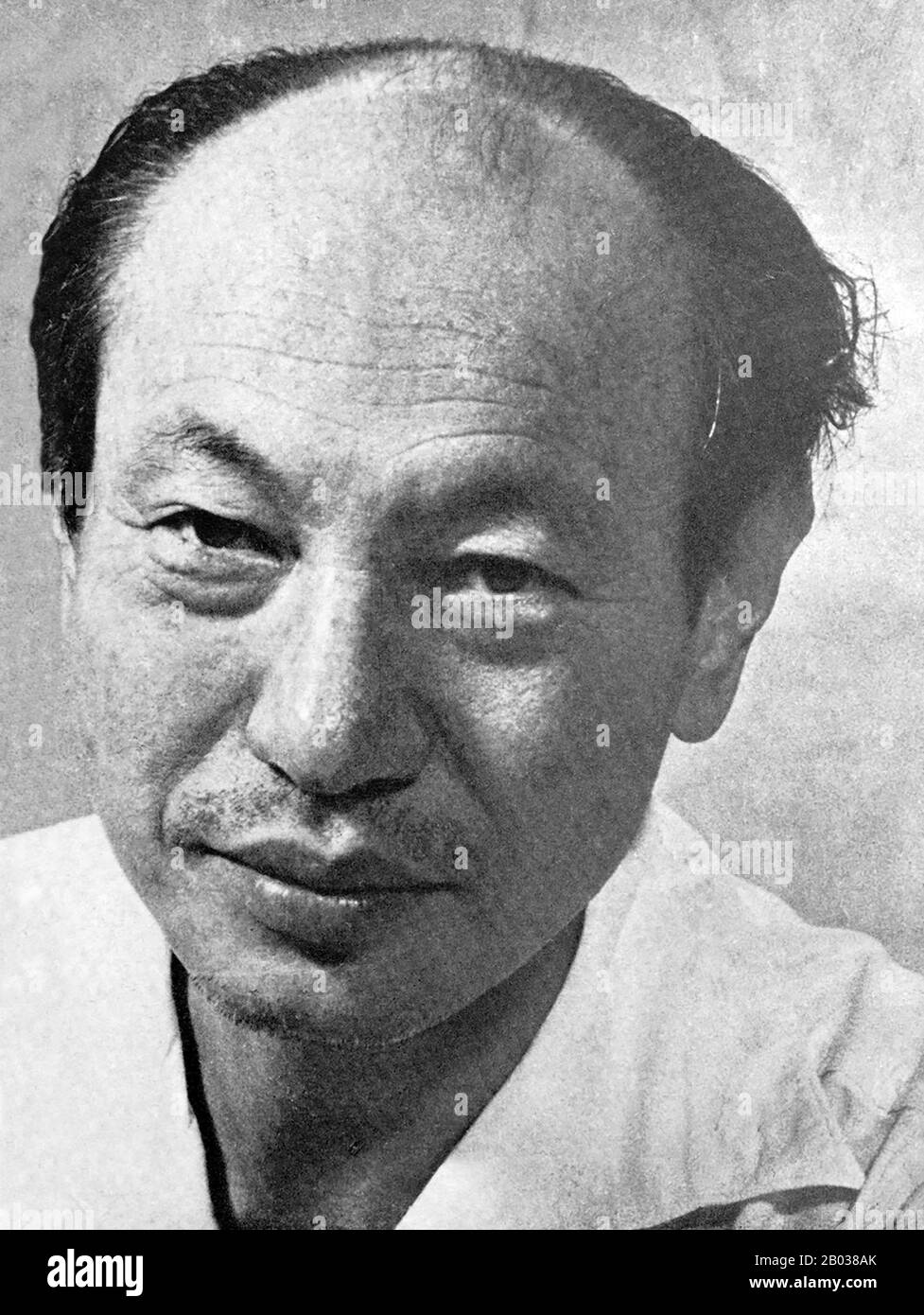 Tokuda Kyuschi (* 12. September 1894 in Japan; † 14. Oktober 1953) war ein japanischer Politiker und von 1945 bis zu seinem Tod 1953 erster Vorsitzender der Kommunistischen Partei Japans. Er wurde 1894 in Okinawa geboren und wurde 1920 Rechtsanwalt, bevor er 1922 der Kommunistischen Partei Japans beitrat. Tokuda wurde im Jahr 1928 verhaftet, weil er den Verdacht hatte, gegen das Friedensgesetz der Regierung verstoßen zu haben, und die nächsten 18 Jahre im Gefängnis verbracht und eine Zelle neben dem kommunistischen Führer Yoshio Shiga besetzt hatte. Er wurde mit dem Ende des zweiten Weltkriegs und dem Zusammenbruch des kaiserlichen Japan 1945 freigelassen und 1946 gewählt Stockfoto