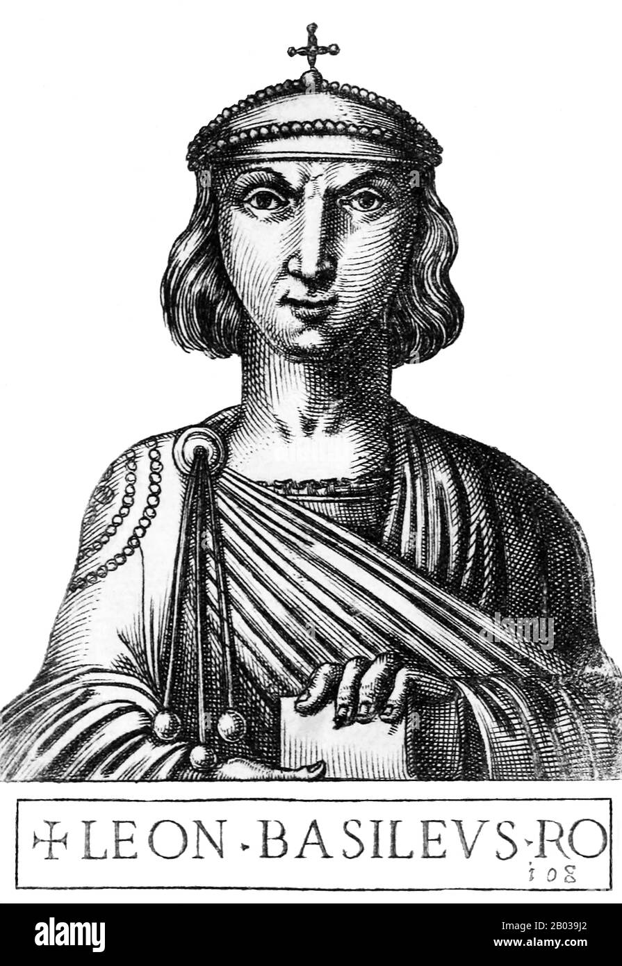 Leo III (685-741), auch Leo der Isaurier und Leo der Syrer genannt und dessen ursprünglicher Name Konon war, wurde in der syrischen Provinz Commagene geboren. Er diente unter Kaiser Justinian II., als der Kaiser versuchte, seinen Thron zurückzuerobern. Nach Justinians Sieg wurde Leo zum Kampf gegen den Umayyaden-Kalifat geschickt und von Kaiser Anastasius II. Zum Gesamtkommandanten ernannt Leo wurde ehrgeizig und verschanzte sich mit seinen Kommandeuren, um den neuen Kaiser, Theodosius III., zu stürzen Er trat 717 in konstantinische Stadt ein und zwang Theodosius zur Abdankung und wurde zum Leo III. Gekrönt Stockfoto