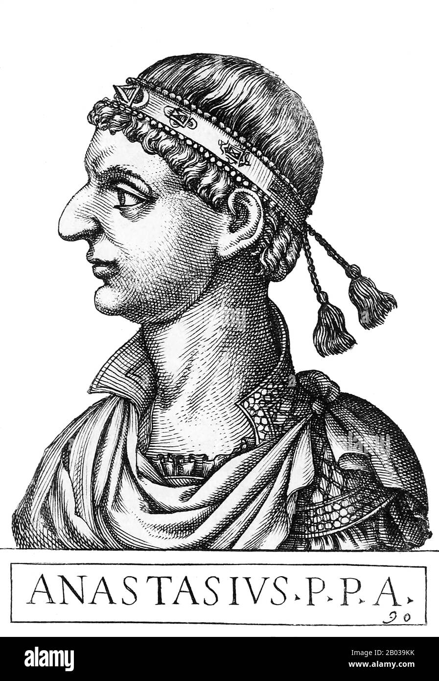 Anastasius I. (431-518), auch Anastasius Dicorus genannt, wurde in eine illyrische Familie geboren. Nach Kaiser Zenos Tod im Jahr 491 v. Chr. wollten viele Bürger des Imperiums sowohl einen römischen als auch einen orthodoxen christlichen Kaiser. Als Reaktion darauf wandten sich Zenos Witwe und die Tochter Ariadne von Kaiser Leo I. an Anastasius, der in seinen sechziger Jahren als er Ariadne heiratete und auf den Thron Aufstieg. Anastasius musste sich bald mit dem Usurper Longinus, Bruder des verstorbenen Zeno, beschäftigen, sich im Isaurischen Krieg engagieren und Longinus 497 besiegen. Später kämpfte er im Anastasianischen Krieg gegen das Sassanidenreich, dem Krieg tobender Fronde Stockfoto