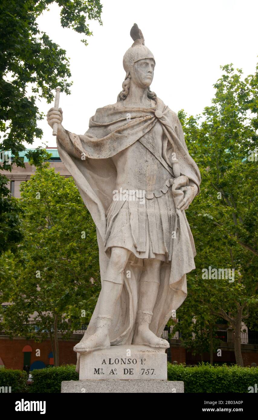 Alfonso I. von Asturien (ca. 693 - 757), genannt der Katholik, war der dritte König von Asturien, der von 739 bis zu seinem Tod im Jahr 757 regierte. Seine Herrschaft führte zu einer Erweiterung der christlichen Domäne Asturiens, die Galicien und León zurückerobert hatte. Er trat die Nachfolge seines Schwagers Favila an und wurde Nachfolger seines Sohnes Fruela I. Alfonso jüngster Sohn Mauregatus wurde ebenfalls König, und seine Tochter Adosinda wurde König Silo von Asturien. Die von Alfonso gestartete Dynastie war im zeitgenössischen Al-Andalus als Astur-Leonesische Dynastie bekannt. Stockfoto