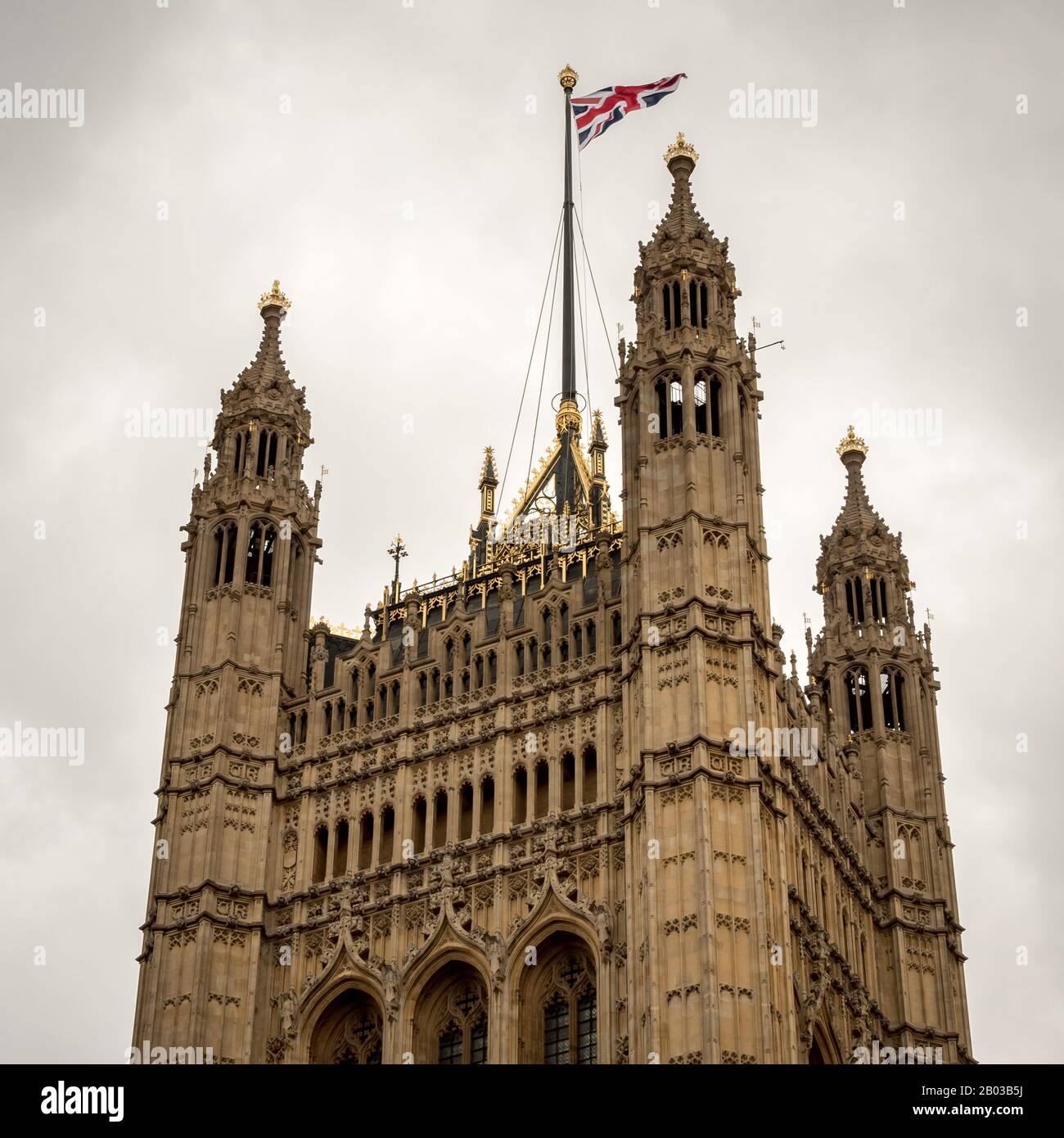 Die Spitze des Victoria Tower, der höchste Punkt des Palace of Westminster, Sitz der britischen Politik und Regierung. Stockfoto
