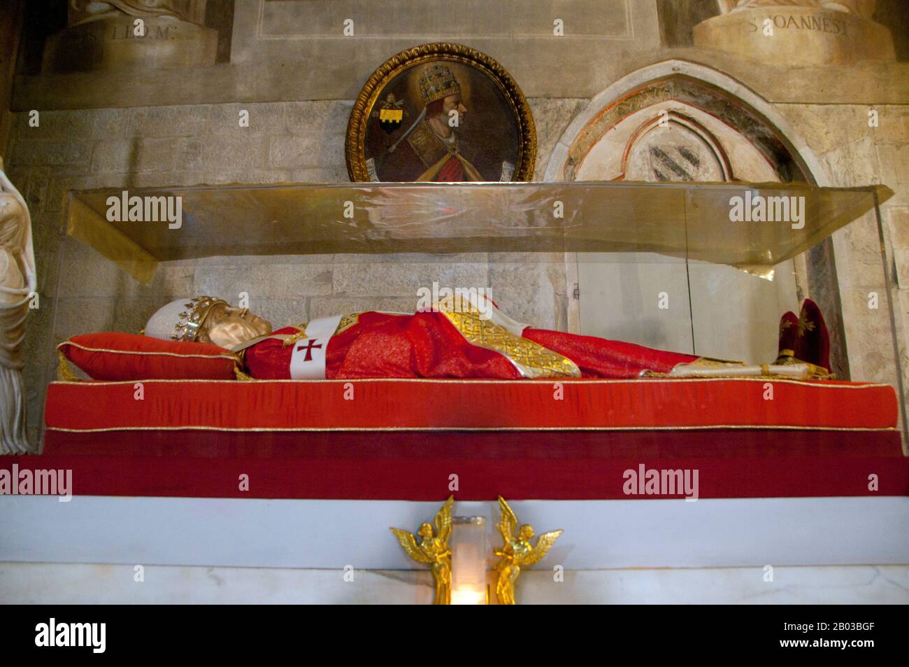 Papst Gregor X. (c 1210 - 10. Januar 1276), geborene Teobaldo Visconti, war vom 1. September 1271 bis zu seinem Tod 1276 Papst und gehörte dem Weltlichen franziskanischen Orden an. Er wurde am Ende einer Papstwahl gewählt, die von 1268 bis 1271, der längsten Papstwahl in der Geschichte der katholischen Kirche, lief. Die erste Kathedrale von Arezzo wurde auf dem nahe gelegenen Pionta-Hügel über der Grabstätte des Donatus von Arezzo erbaut, der 363 maroden wurde. 1203 ließ Papst Innozenz III. Den Dom innerhalb der Stadtmauern an den heutigen Standort verlegen. Der Bau des heutigen Bauwerks, begonnen im Jahr 127 Stockfoto