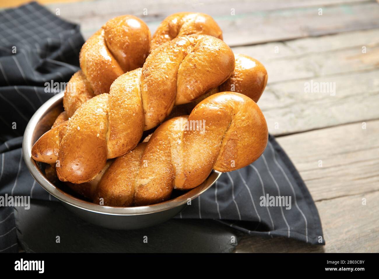 Griechische osterhasen. Griechische Ostern. Italienisches Ostern. Traditionelles osterbrot. Ostereier.Nahaufnahme Stockfoto