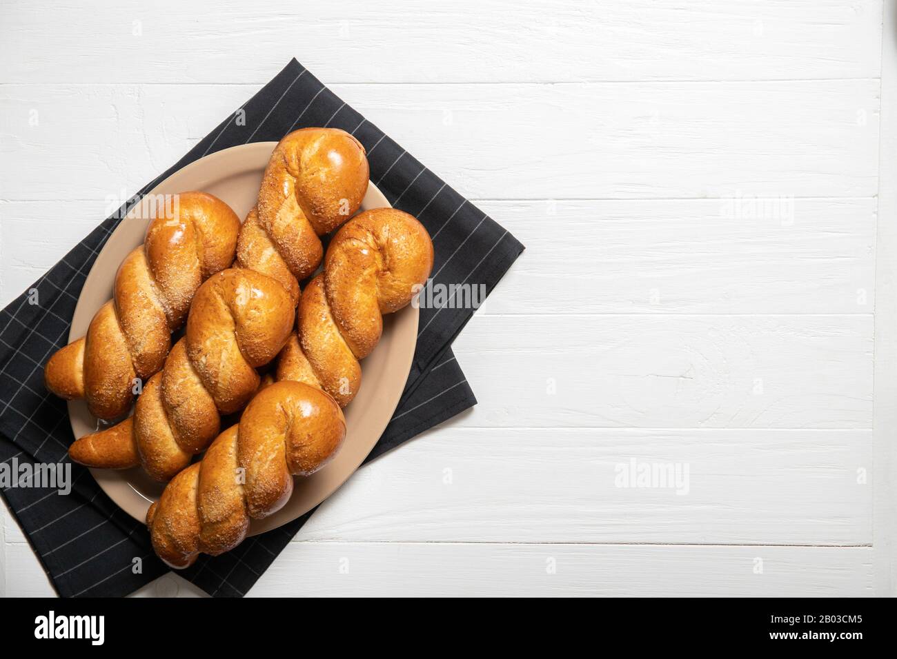 Köstliches Gebäck. Leckere Brötchen. Köstliche Schweinebäse Stockfoto