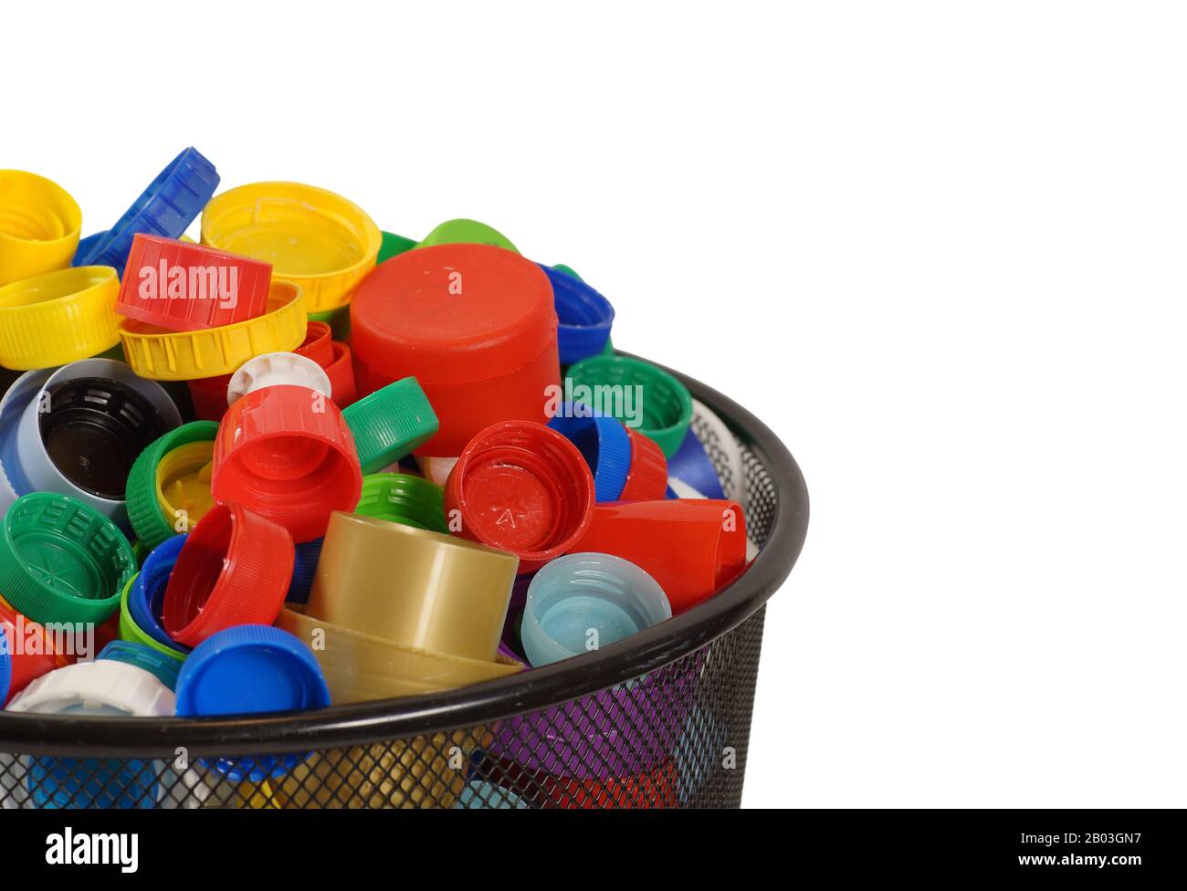 Material zum Recycling. Ein Abfallbehälter mit Flaschenverschluss. Stockfoto