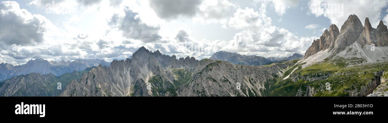 Dolomiti (Blick von Tre cime di Lavaredo), UNESCO-Weltkulturerbe - Alto Adige, Veneto, Italien, Europa Stockfoto