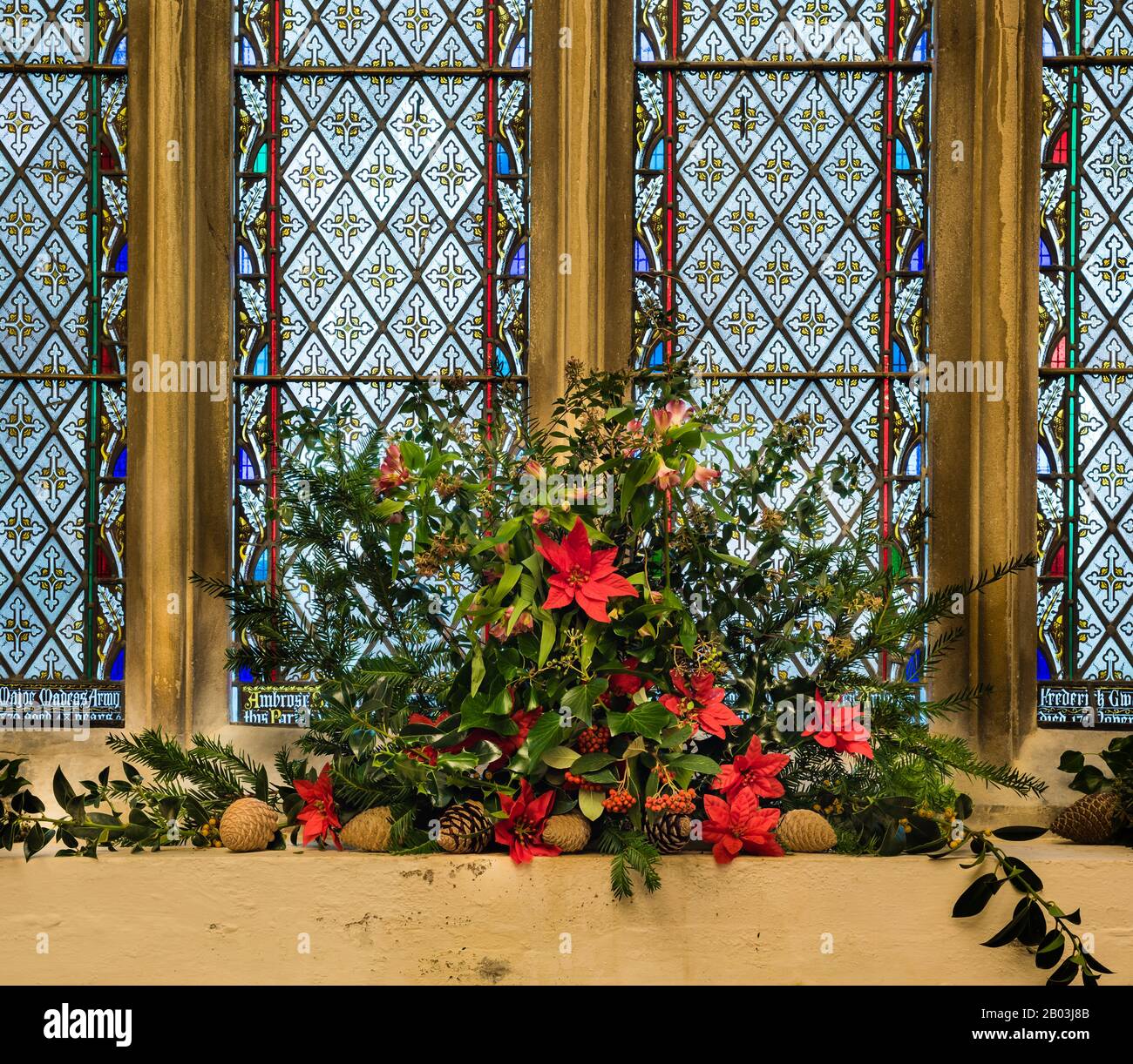 Weihnachten Blume Anzeige an Allerheiligen Kirche in East Budleigh. Stockfoto