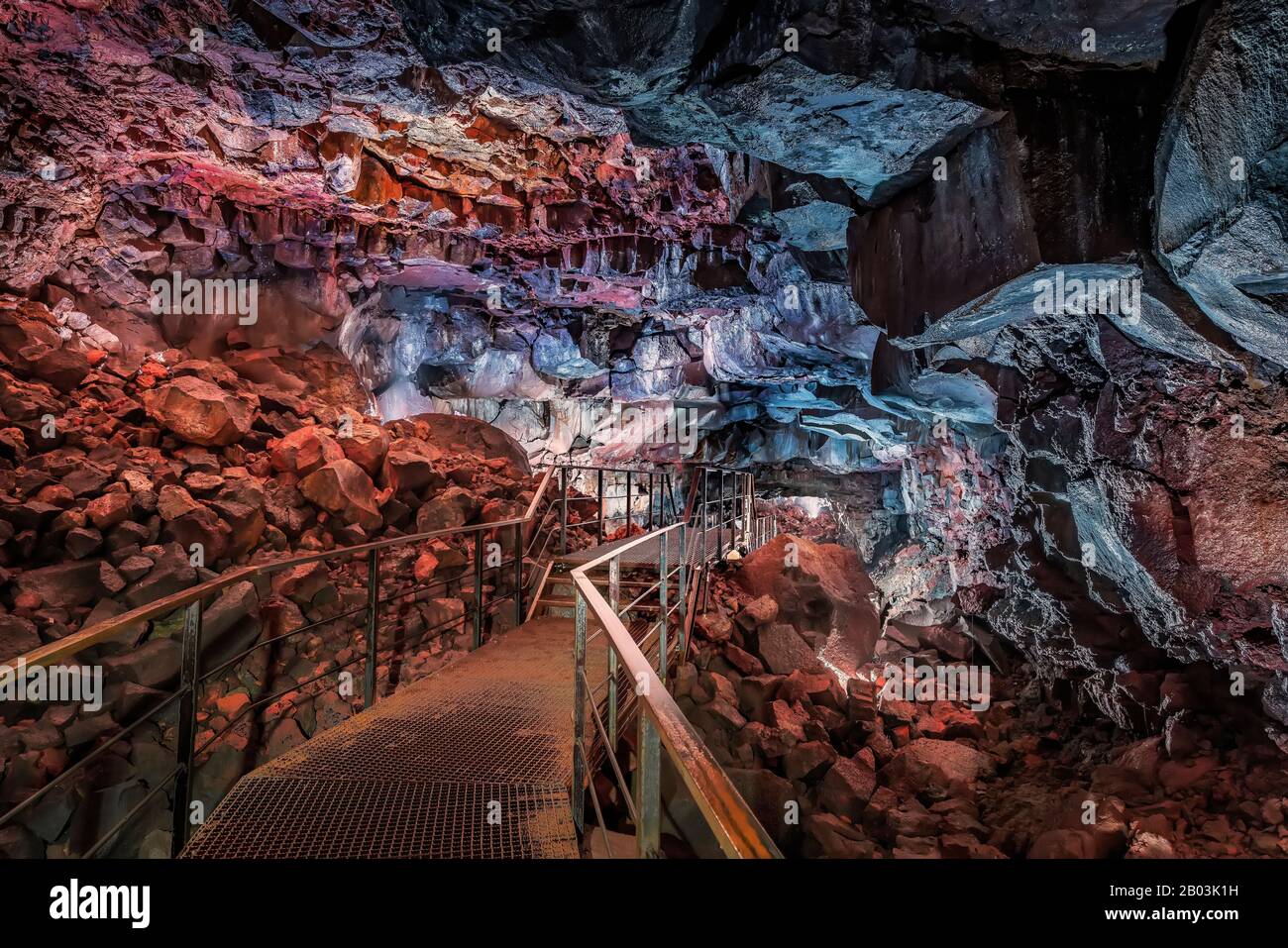 Raufarholshellir Lava Tunnel, Island. Eine der längsten Lavaröhren in der Nähe von Reykjavik, Island Stockfoto