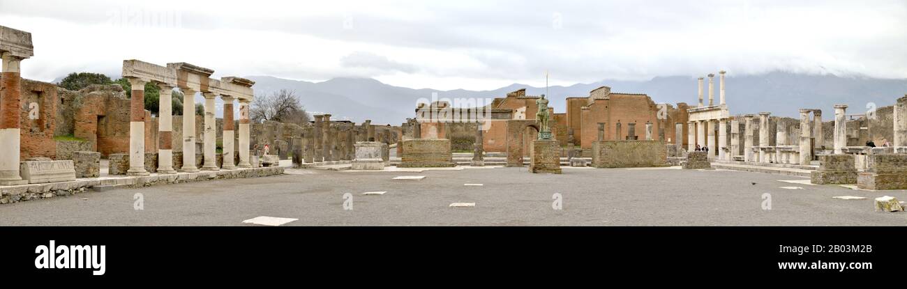 Pompei Foro (Blick vom Jupitertempel), UNESCO-Weltkulturerbe Kampanien, Italien, Europa Stockfoto