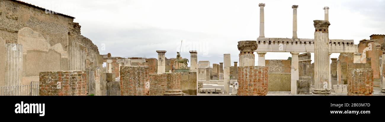 Pompei Foro (Blick von der Basilika), UNESCO-Weltkulturerbe Kampanien, Italien, Europa Stockfoto