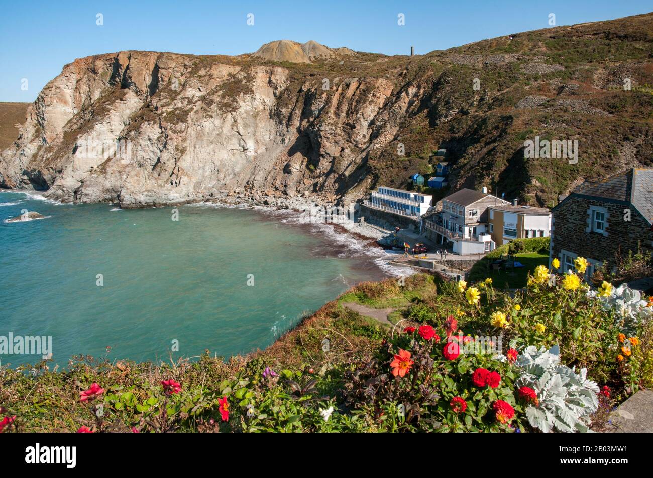 Blick auf Trevaunance Cove in St Agnes in Cornwall, England. Stockfoto