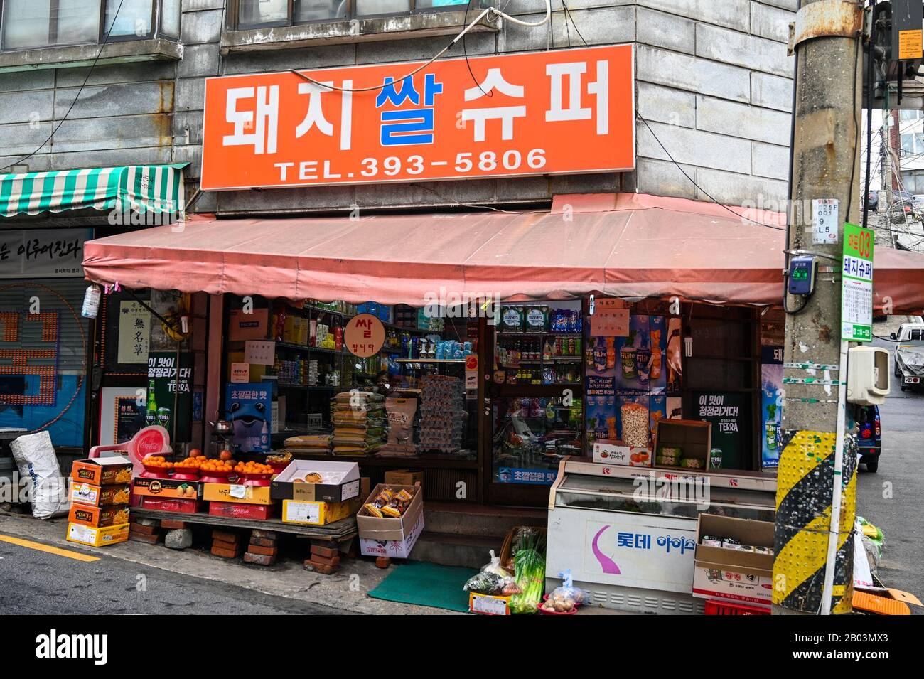 Seoul, Südkorea. Februar 2020. Der Dwaejissal-Markt in Seoul ist zu einem Touristenziel für Fans des Oscar-prämierten Films "Parasite" von Bong Joon-ho geworden. Der Laden, der am 15. Februar 2020 zu sehen war, erschien im Film. Foto von Thomas Maresca/UPI Credit: UPI/Alamy Live News Stockfoto