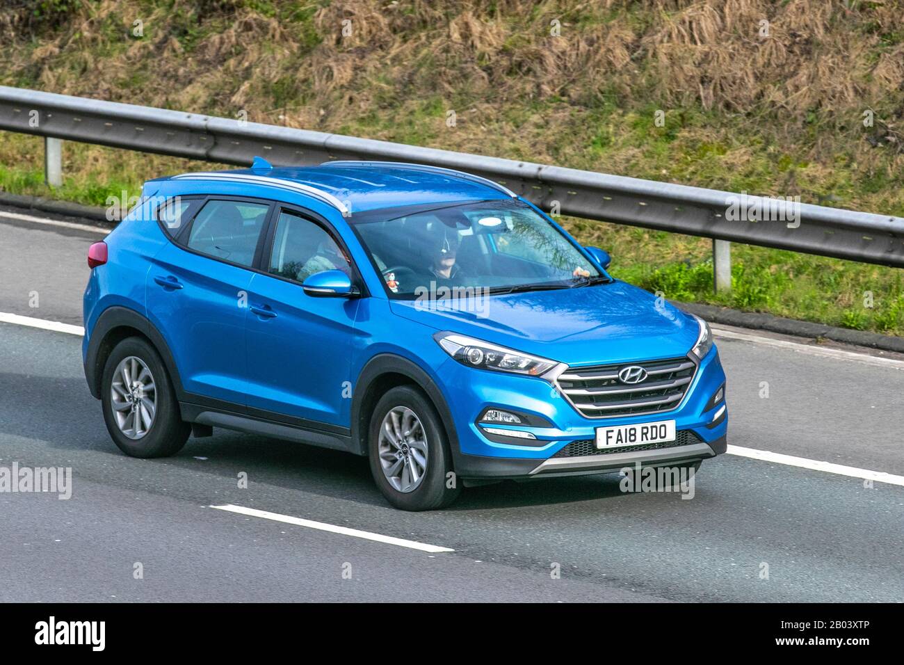 2018 Hyundai Tucson SE NAV B-Drive 2WD; britischer Fahrzeugverkehr, Straßenverkehr, moderne Fahrzeuge, Salonwagen, Fahrzeugfahren, Straßen und Motoren, die auf der Autobahn M61 in südlicher Richtung fahren Stockfoto