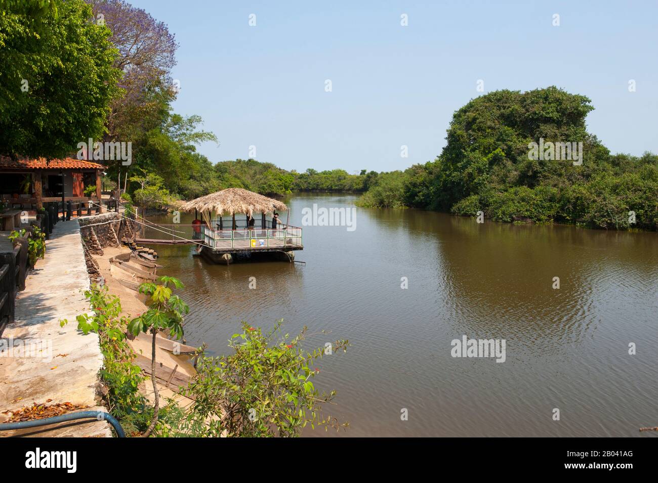 Bootsanlegestelle des Hotels Mato Grosso Pantanal am Fluss Pixaim entlang des Transpantaneira Highway im nördlichen Pantanal, Provinz Mato Grosso, Br Stockfoto