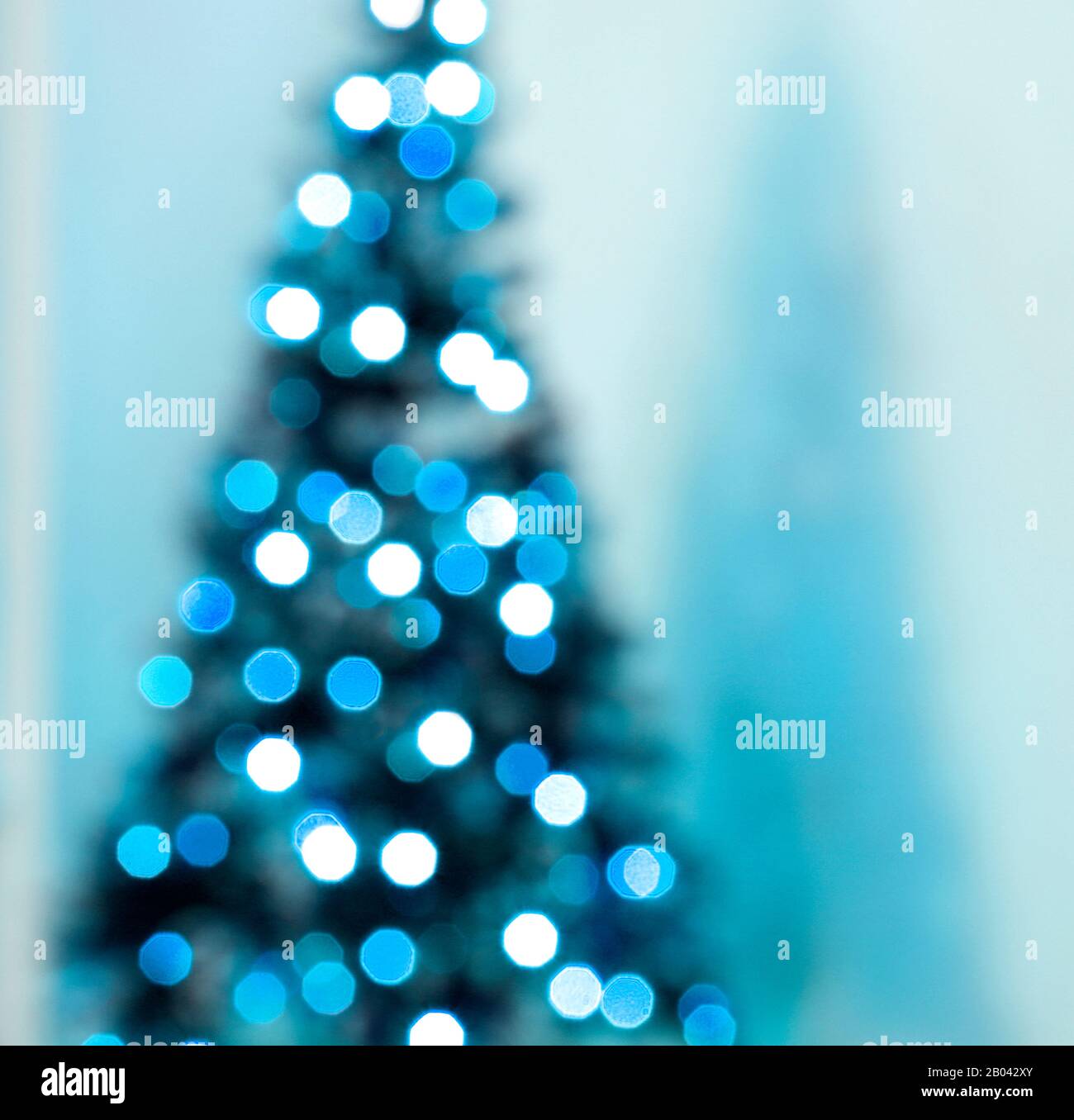 Weihnachtsbaum mit verschwommenen Lichtern, unscharf, weich, Bokeh-Effekt Stockfoto
