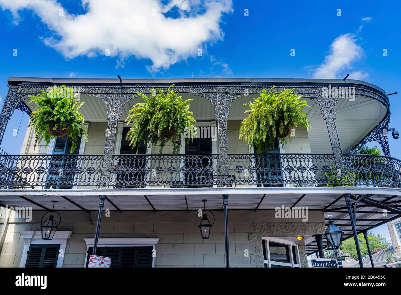 Old Colonial Building French Quarther Dauphine Street New Orleans Louisiana. In 1700 s abgeschlossen Stockfoto