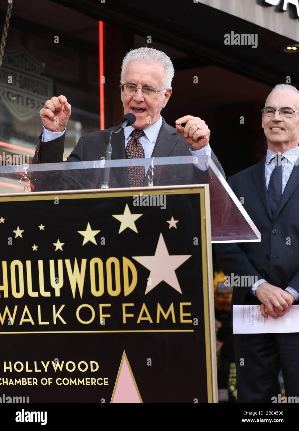 Der Musikkünstler Andy Madadian wurde am 17. Januar 2020 auf dem Hollywood Walk Of Fame in Hollywood, Kalifornien mit einem Stern geehrt. Mit: Paul Krekorian, Mitch O'Farrell Where: Hollywood, Kalifornien, Vereinigte Staaten Wann: 17. Januar 2020 Kredit: Sheri Determan/WENN.com Stockfoto