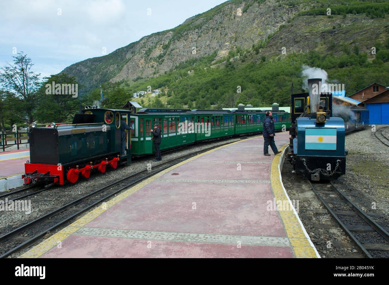 Züge am Bahnhof für das Ende der World Railroad in Ushuaia, der Hauptstadt von Feuerland in Argentinien. Stockfoto