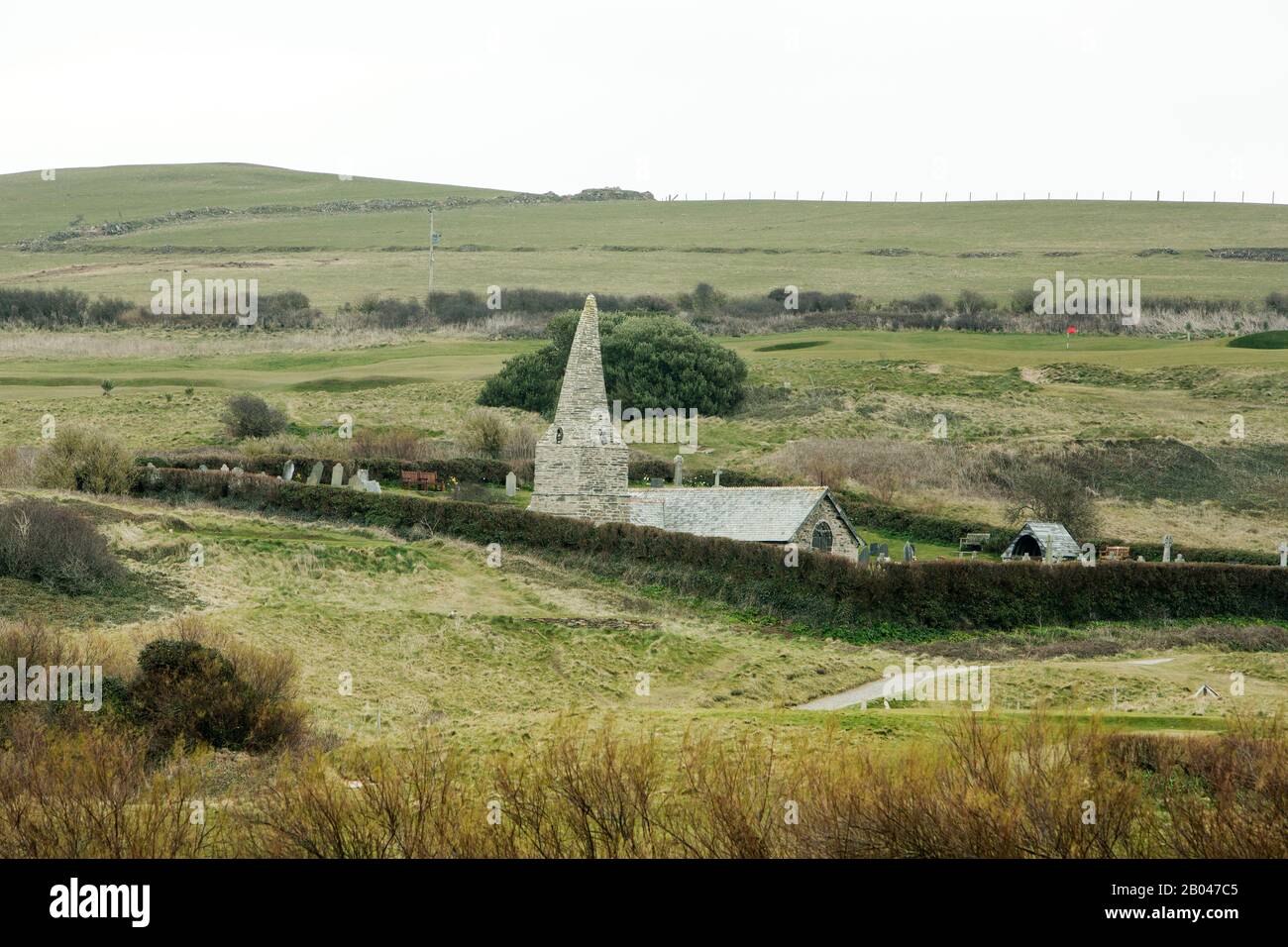 ST Enodoc Church, Grabstätte von Sir John Betjeman, Trebetherick, in der Nähe von Rock und Padstow, Cornwall, England Stockfoto