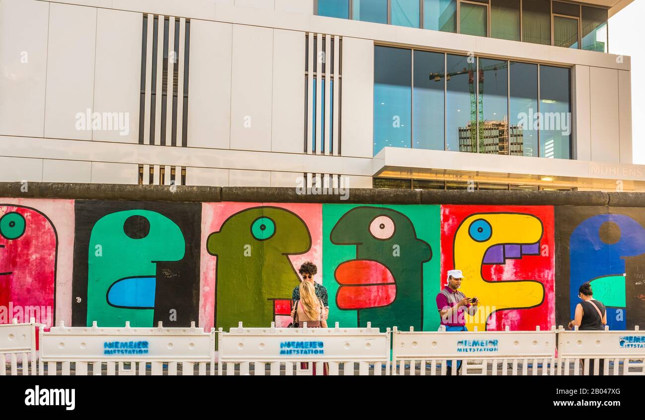 Besucher an der Ostseitengalerie Stockfoto