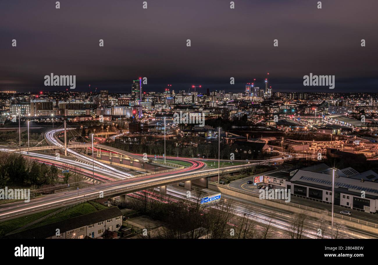 Mit Blick auf das Stadtzentrum von Leeds und die M621 Stockfoto