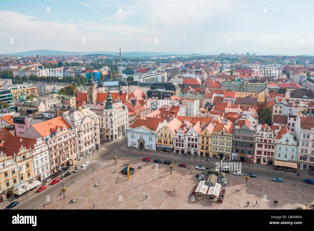 PILSEN, TSCHECHISCHE REPUBLIK, OKTOBER 2017 - Luftaufnahme von der Kathedrale St. Bartholomews über den Platz der Republik. Pilsen oder Pilsen, in Böhmische Region Tschechisch Stockfoto