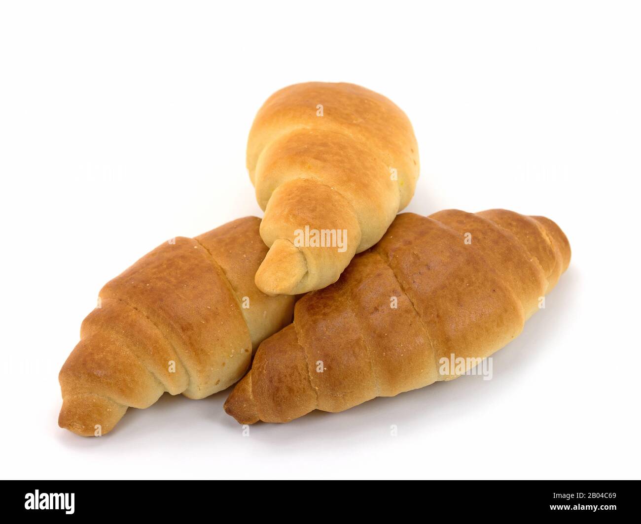 Drei Croissants vor weißem Hintergrund Stockfoto