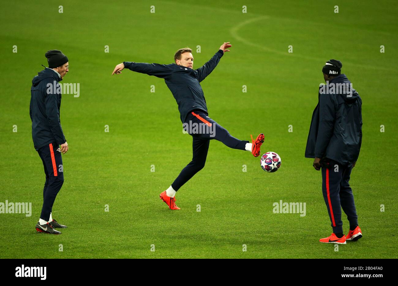 RB-Leipziger Manager Julian Nagelsmann (Center) während der Trainingseinheit im Tottenham Hotspur Stadium, London. Stockfoto