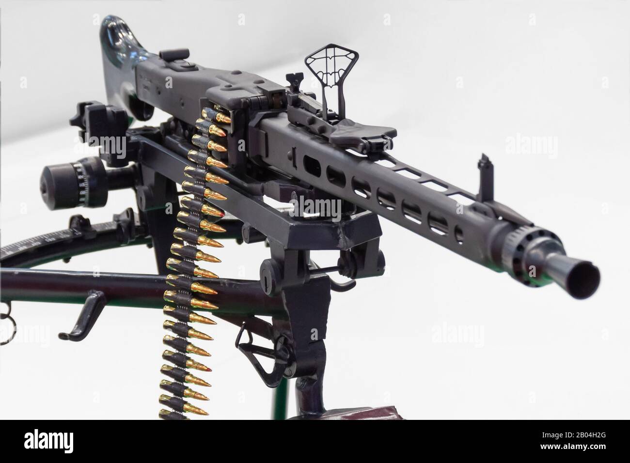 Mit Munition beladene Waffe des schwarzen Sturmgewehrs Stockfoto
