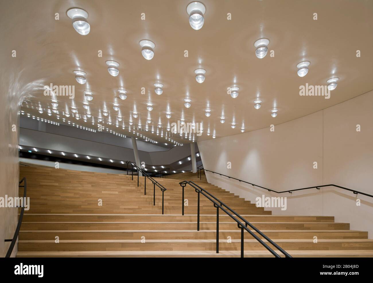 Hamburg, Elbphilharmonie, Entwurf Herzog & de Meuron, erbaut 2007-2016, Treppenaufgang zum großen Saal Stockfoto