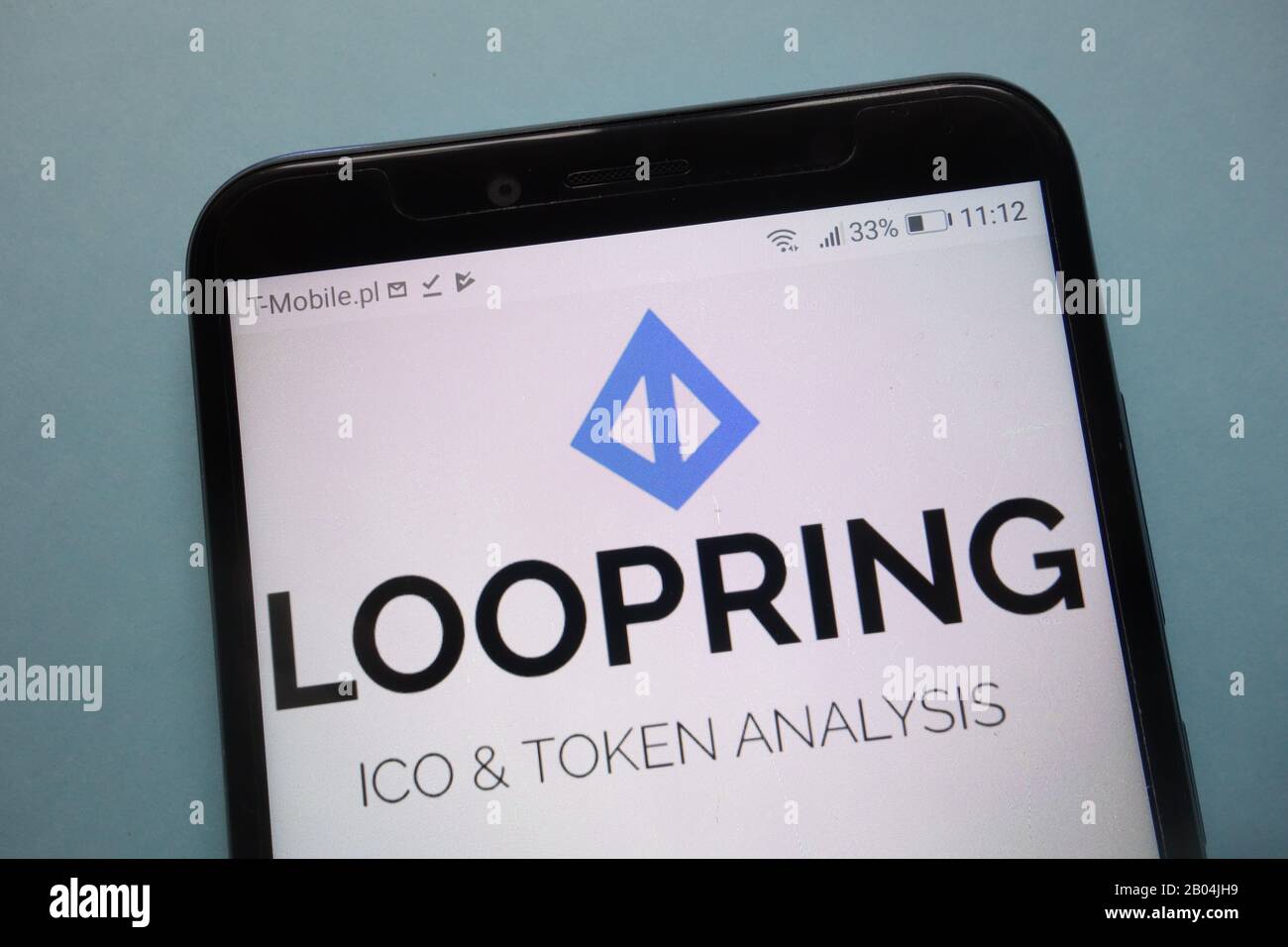 Loopring (LRC)-Kryptokurrency-Logo wird auf dem Smartphone angezeigt Stockfoto