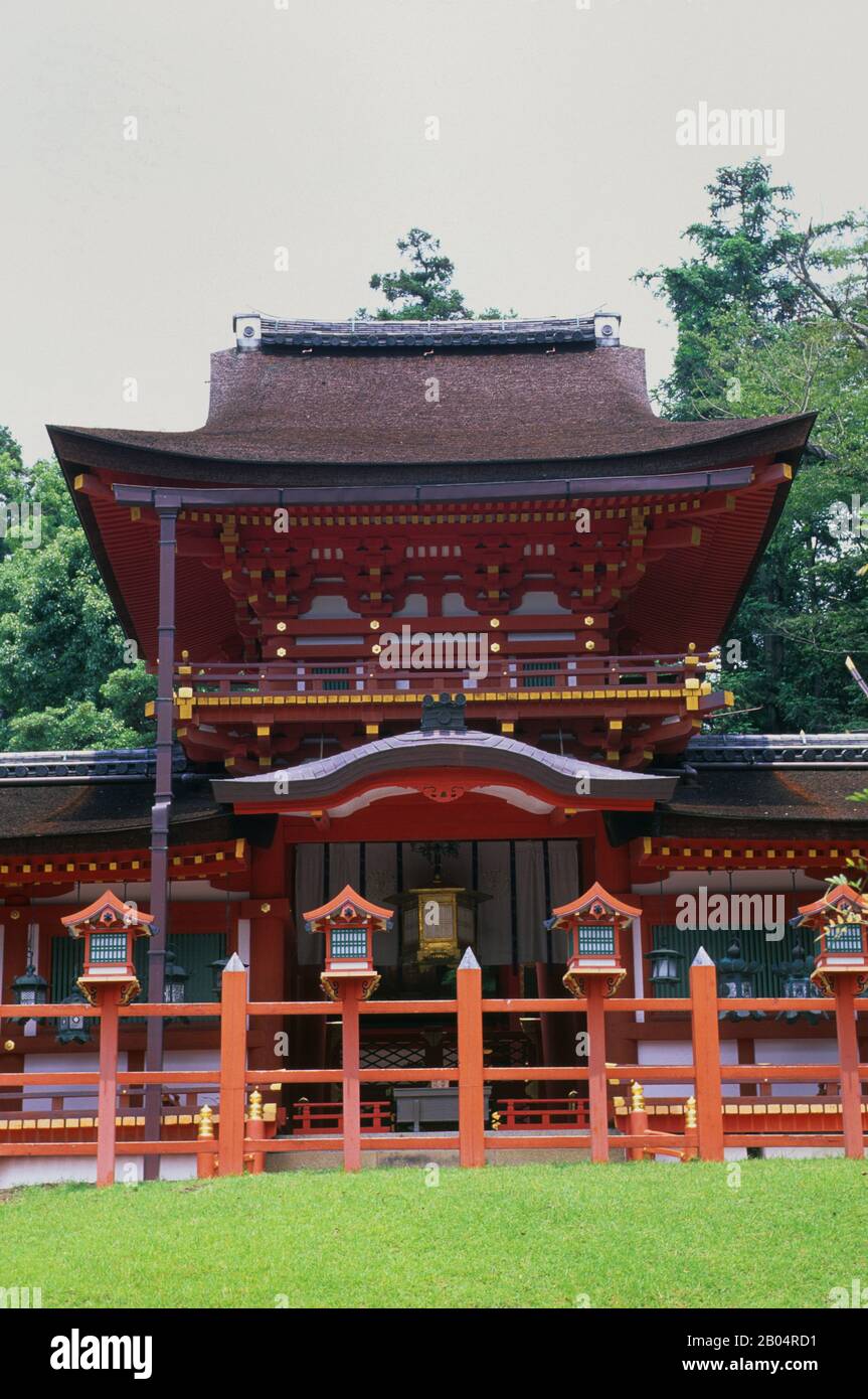 Das mittlere Tor und die Halle des Kasuga-Taisha-Schreins (Shinto-Schrein) in Nara, Japan. Stockfoto