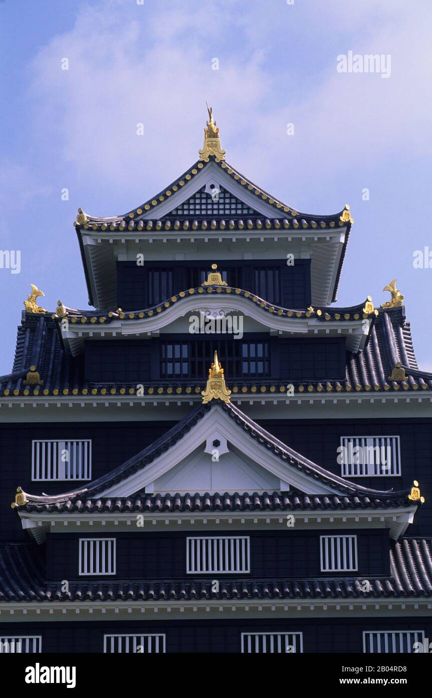 Detail des Donjon-Turms der Burg Okayama, einer japanischen Burg in der Stadt Okayama in der Präfektur Okayama in Japan. Stockfoto