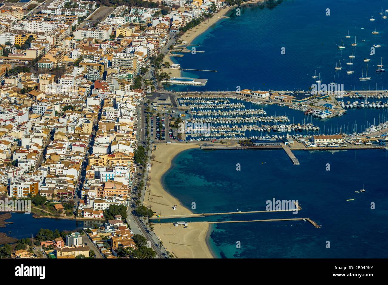 Luftbild, Insel, Hafen von Pollença, Jachthafen von Pollensa, Mallorca, Balearen, Spanien, Europa, Boote, Bootstouren, Bootstouren, Bootstouren, Bootstouren Stockfoto