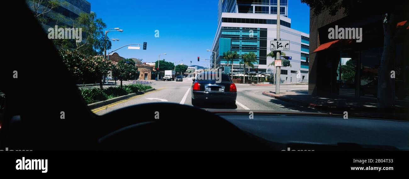 Autos auf der Straße, Westwood, Los Angeles, Kalifornien, USA Stockfoto