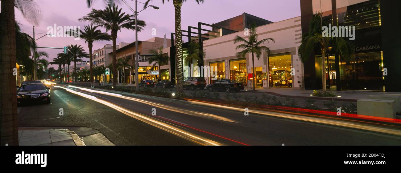 Geschäfte am Straßenrand, Rodeo Drive, Beverly Hills, Kalifornien, USA Stockfoto